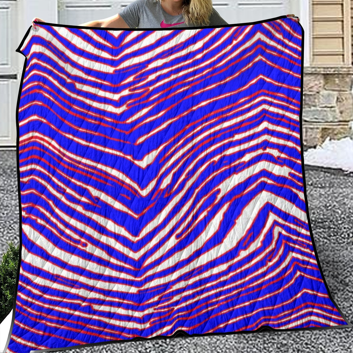 Buffalo Bills Zubaz Lightweight & Breathable Quilt With Edge-wrapping Strips